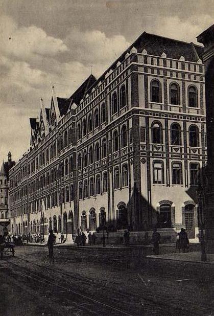 Jurišićeva ulica 1930-ih godina. Glavna pošta nakon nadogradnje kata